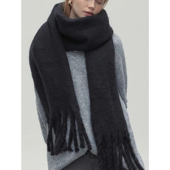 NWT STEVE MADDEN Oversized Black Chunky Scarf - Picture 2 of 13